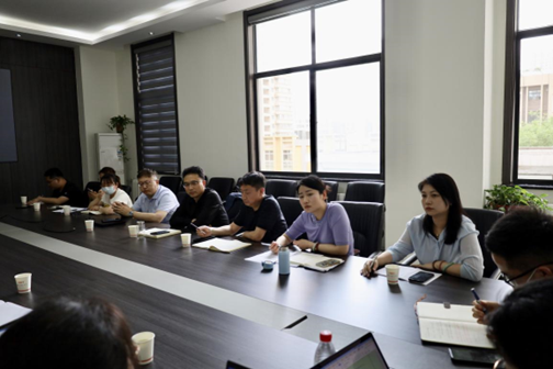 集團公司領(lǐng)導(dǎo)一行蒞臨電子所調(diào)研指導(dǎo)工作